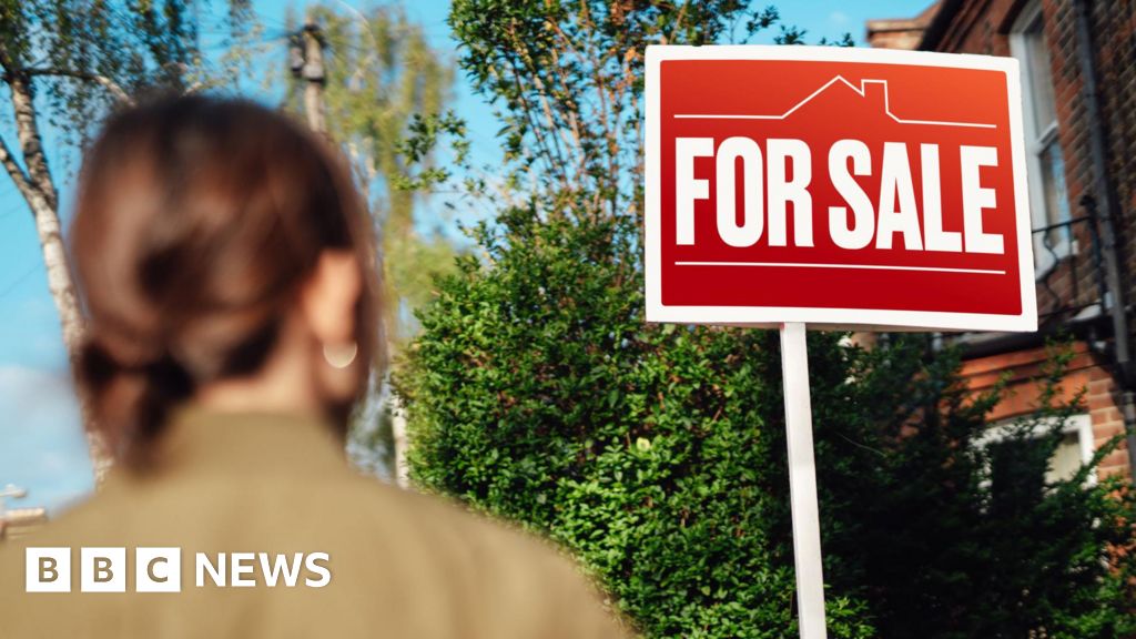 House prices close to record high, says Halifax – 2024-10-07 07:27:24 , BBC News
