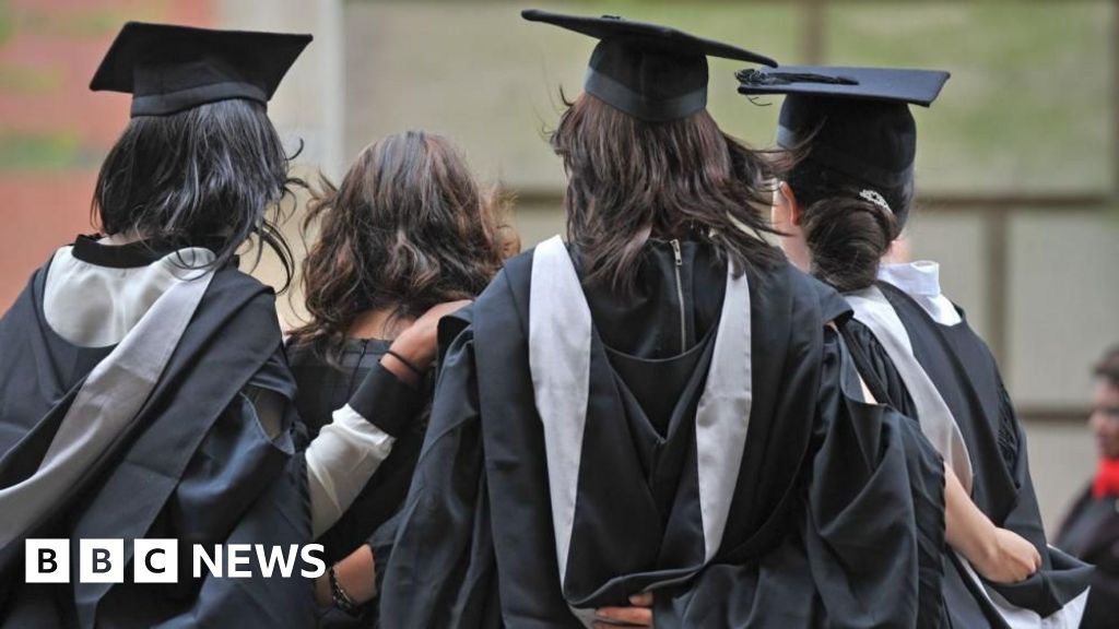 Former university students urged to for refunds – 2024-11-09 12:06:41 , BBC News