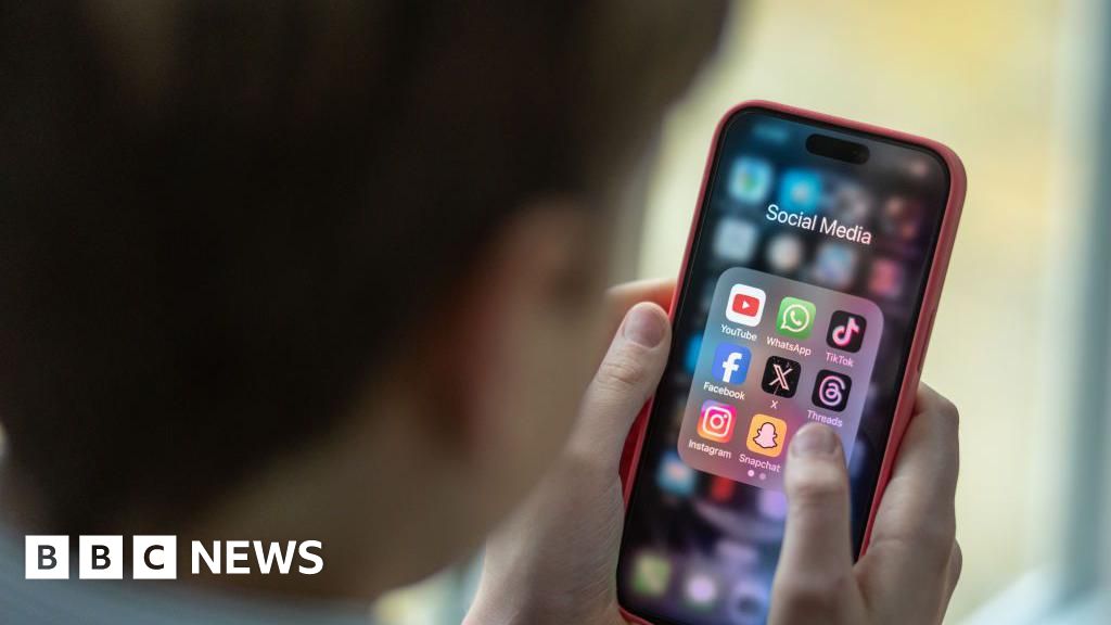 Australia plans social media ban for under-16s – 2024-11-07 00:59:31 , BBC News