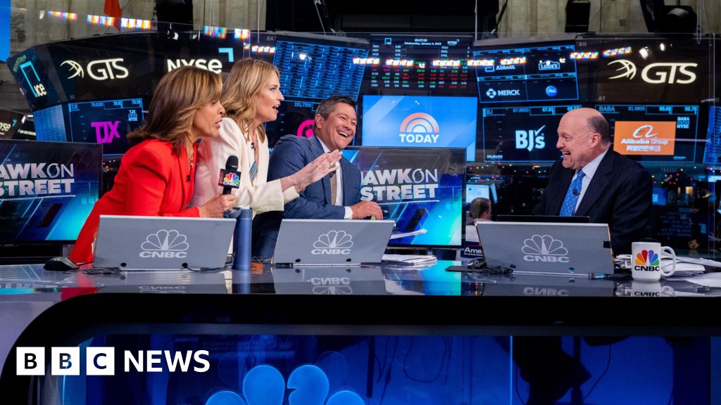 Comcast to spin off NBCUniversal TV networks – 2024-11-20 03:33:38 , BBC News