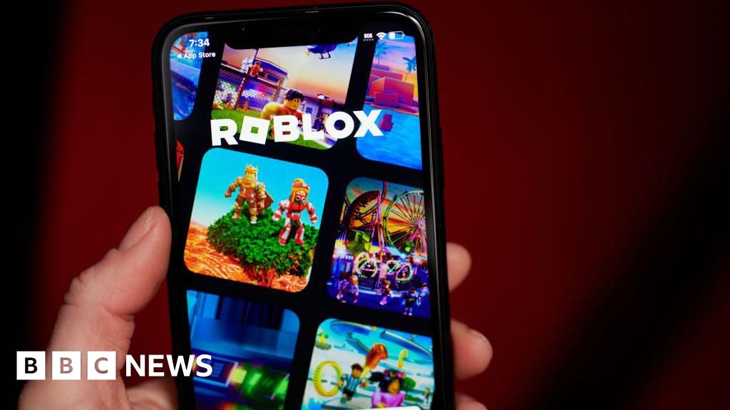 Roblox to ban young children from messaging others – 2024-11-18 12:01:50 , BBC News