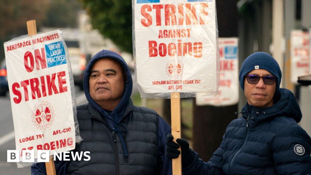 Aviation giant makes 38% pay rise offer in bid to end strike – 2024-11-01 01:25:55 , BBC News