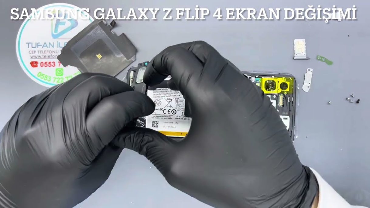 SAMSUNG GALAXY Z FLİP 4 EKRAN DEĞİŞİMİ