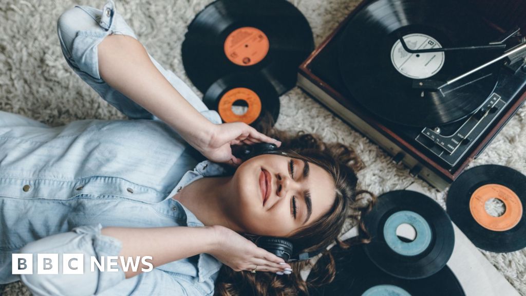 Why is vintage audio equipment booming? – 2024-12-03 00:01:00 , BBC News