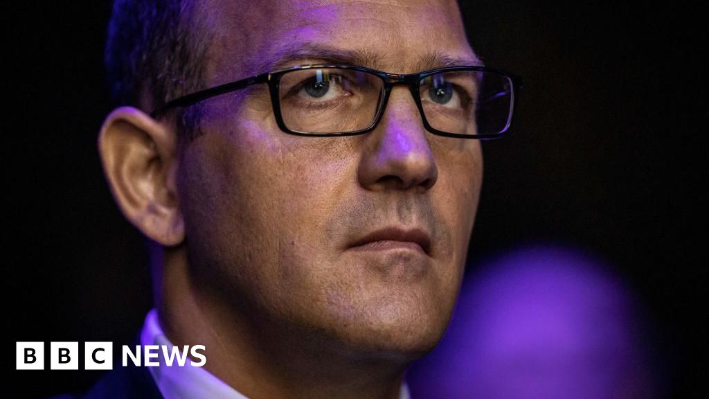 What do we know about Royal Mail’s new owner Daniel Křetínský? – 2024-12-16 18:45:00 , BBC News