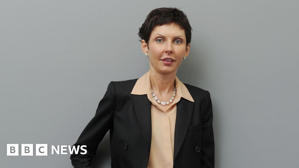 Bet365 boss takes £126m pay cut despite profit – 2025-01-06 21:13:00 , BBC News