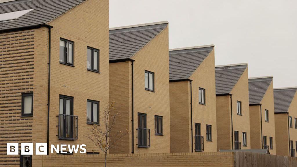 UK house prices rose by 4.7% in 2024, says Nationwide – 2025-01-02 07:58:00 , BBC News