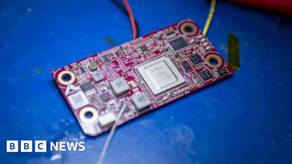 US clamps down on AI chip export drawing pushback – 2025-01-13 21:55:00 , BBC News