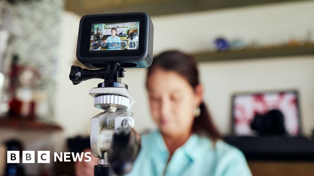 TikTokers offered $5,000 to join Facebook and Instagram – 2025-01-22 11:40:00 , BBC News