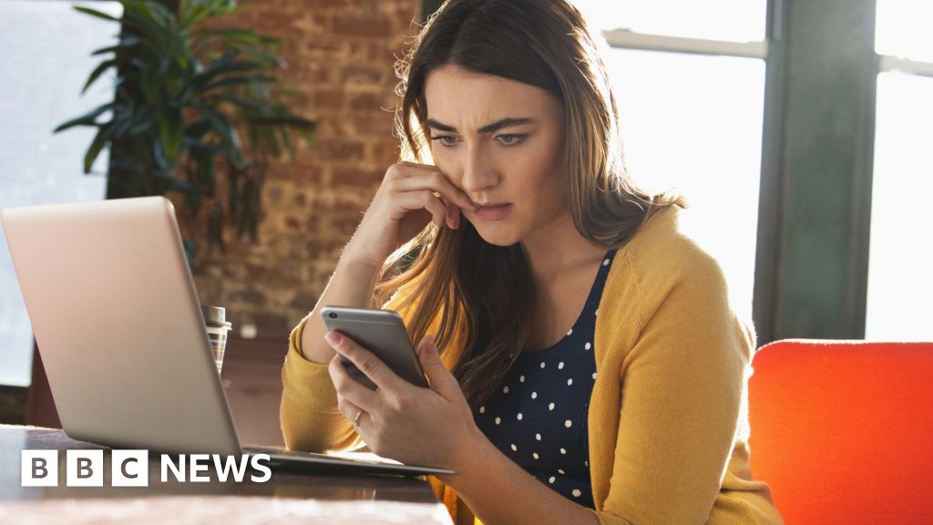 Why employees smuggle AI into work – 2025-02-04 00:08:00 , BBC News