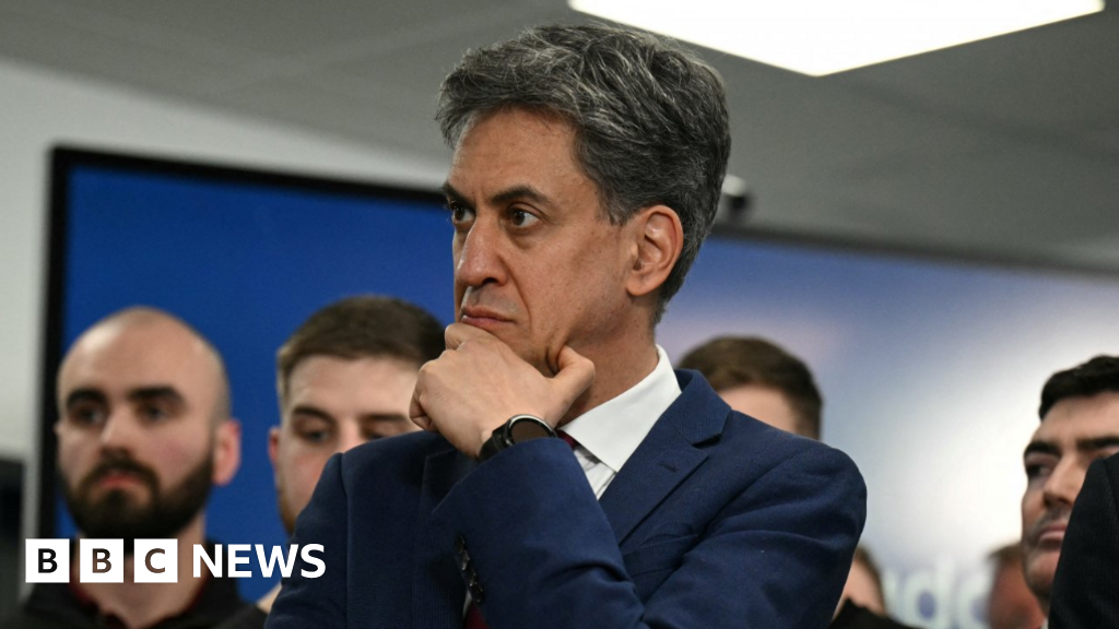 Miliband refuses to say whether he personally backs Heathrow – 2025-02-07 18:10:00 , BBC News