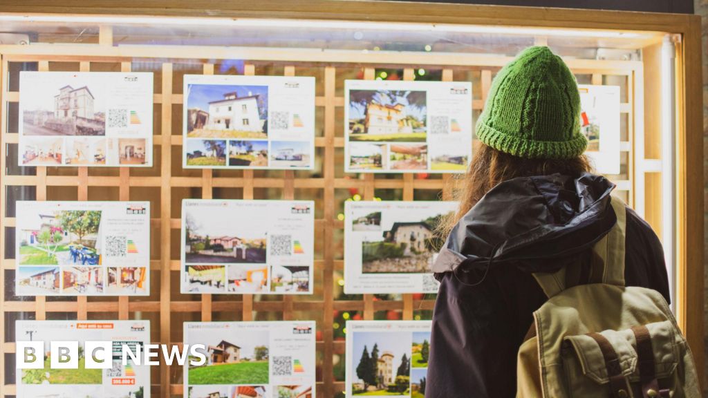 House prices at new high ahead of stamp duty change, says Halifax – 2025-02-07 08:59:00 , BBC News