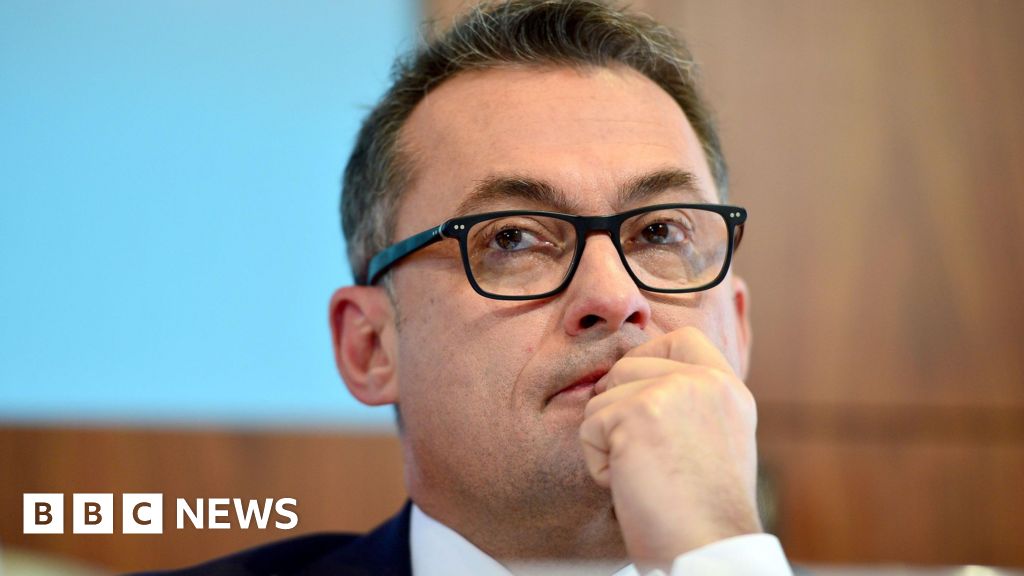 US tariffs could deepen Germany’s recession, says bank – 2025-03-13 00:01:00 , BBC News