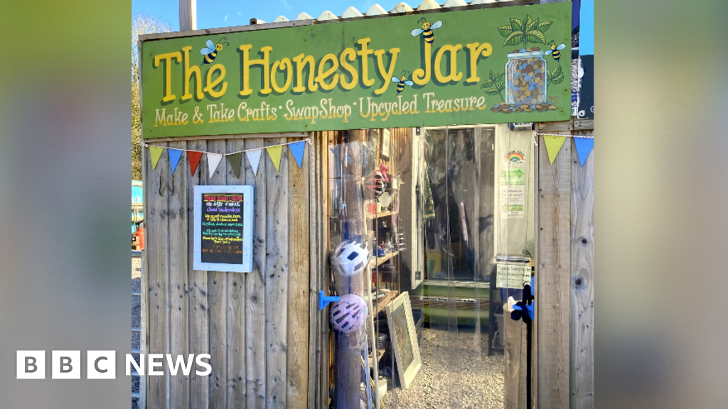 Struggling families urged to use low cost shop – 2025-04-30 13:11:00 , BBC News