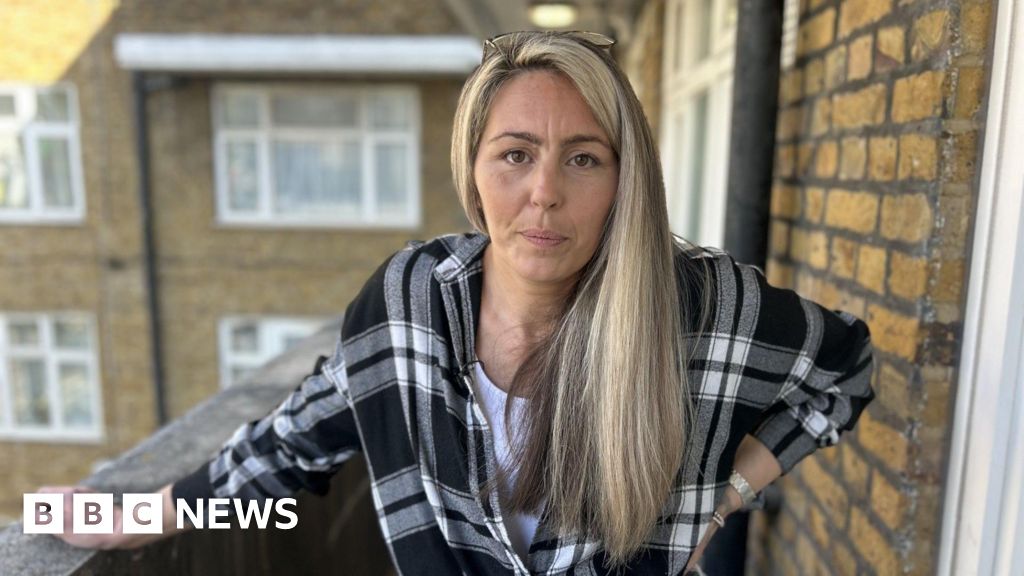 Tenants enlist health professionals in Peabody mouldy homes fight – 2025-04-14 13:01:00 , BBC News