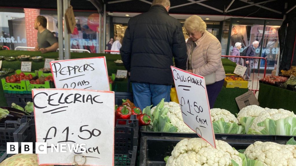 Shops could be forced to accept cash in future, report says – 2025-04-29 23:06:00 , BBC News