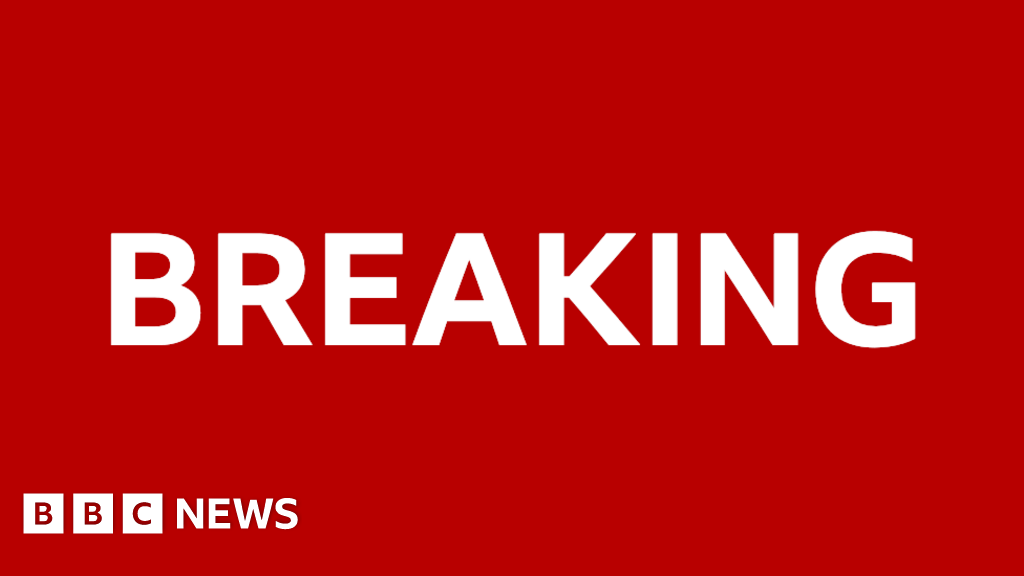 Warren Buffett announces retirement from Berkshire Hathaway – 2025-05-03 18:35:00 , BBC News